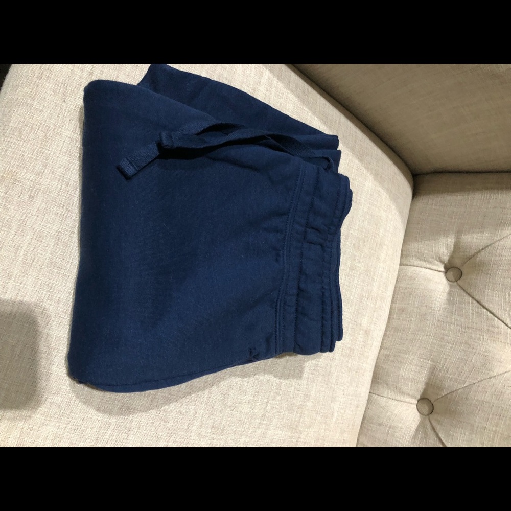 Hanes navy blue comfy cotton sweat pants with front pockets and one back pocket